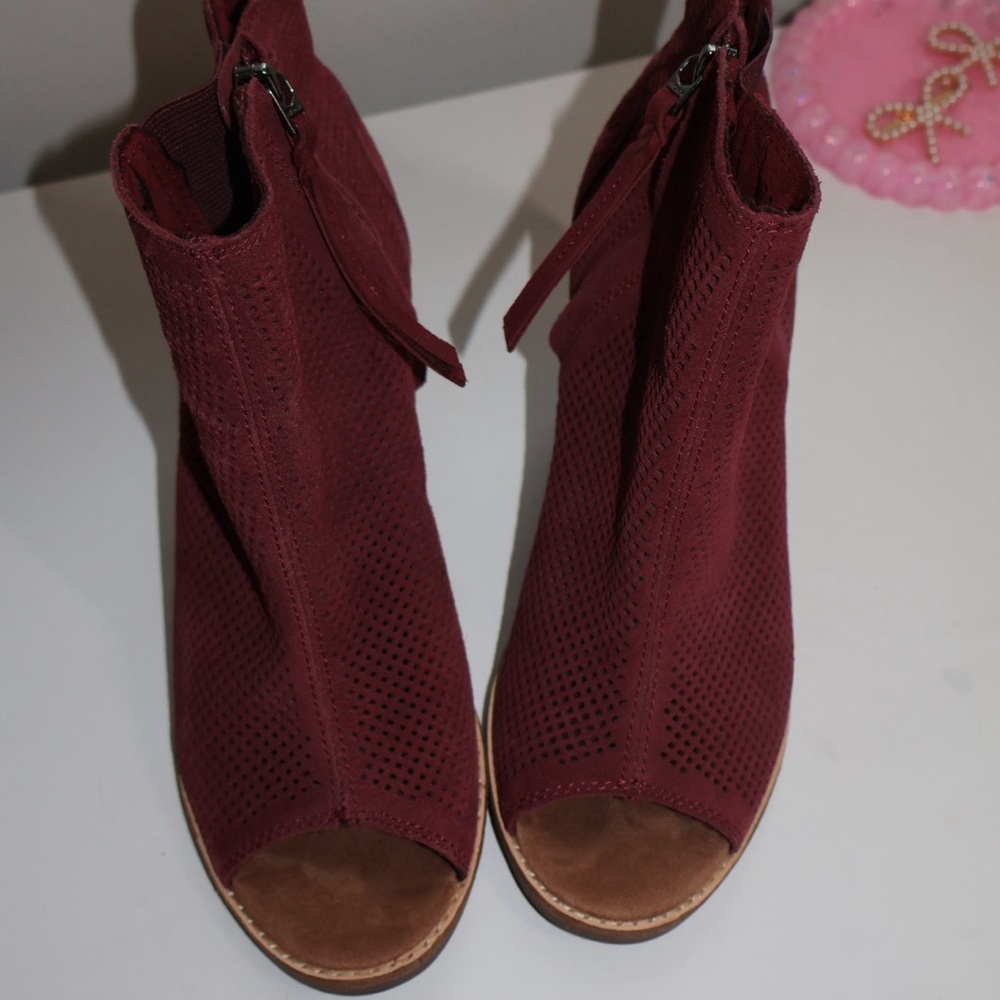 Toms Women's Burgundy Peep-Toe Ankle Boots